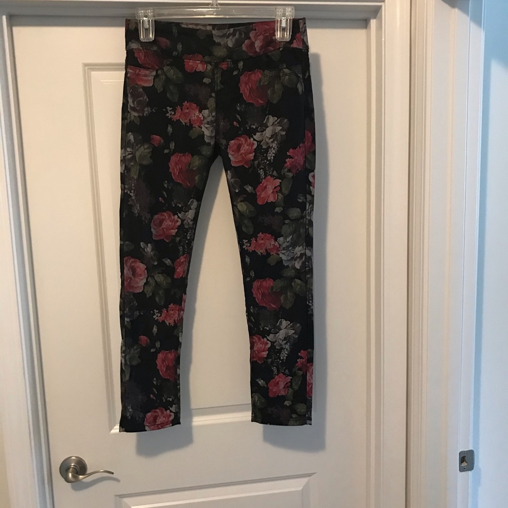 Leggings with belt loops and pockets